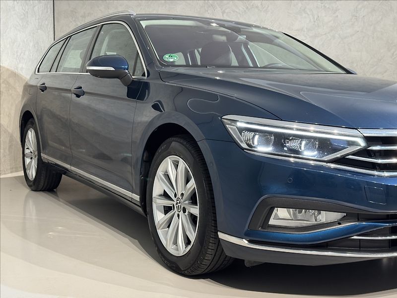 Volkswagen Passat 2,0 TSi  DSG Elegance Virtual - fotka 5 z 47