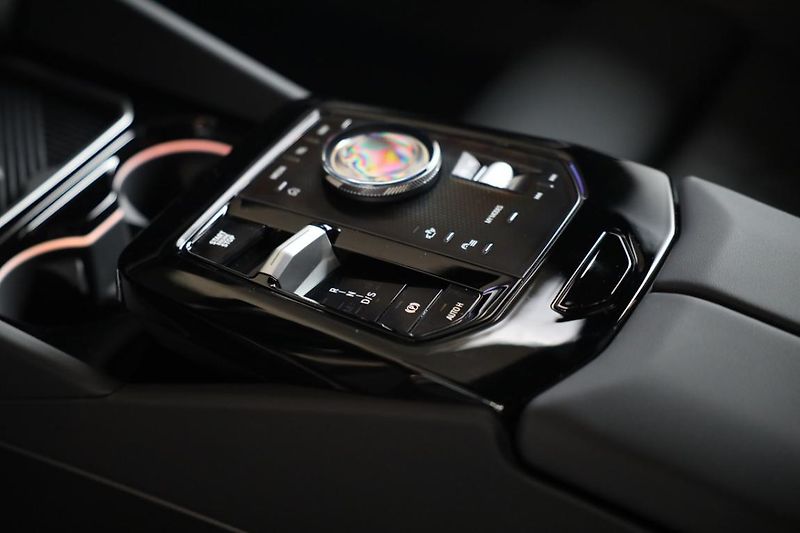 BMW Řada 5 520d xDrive - fotka 12 z 18