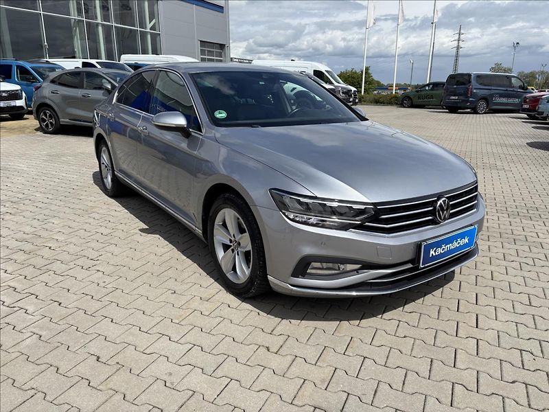 Volkswagen Passat 2,0 TDI R-Line 140kW - fotka 7 z 47