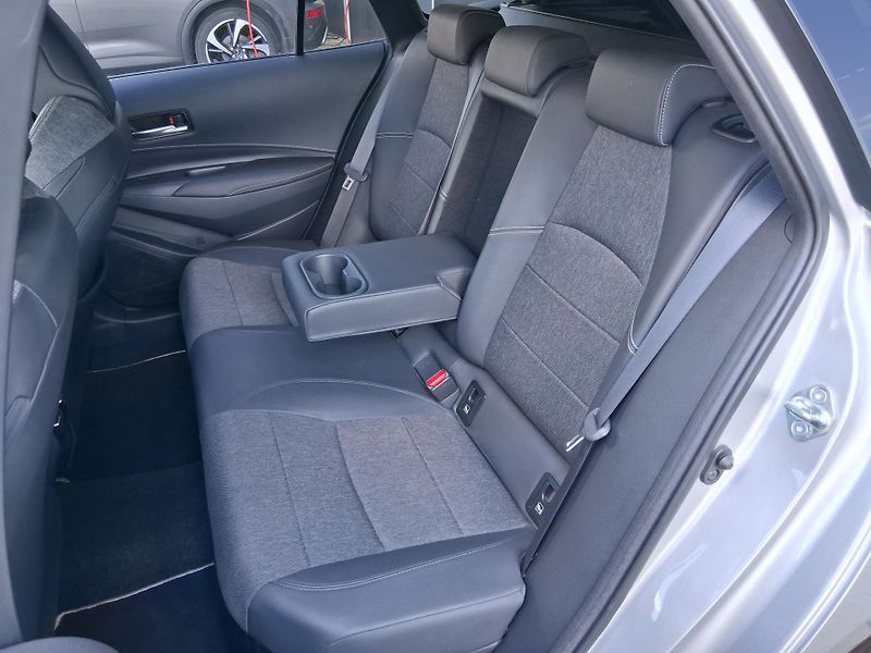 Toyota Corolla STYLE 2.0 Hyb. 144 kW - fotka 5 z 27