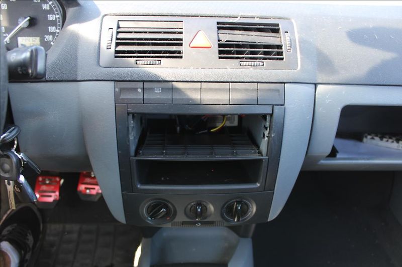 Škoda Fabia 1,2 i  STK 3/2028 - fotka 15 z 20
