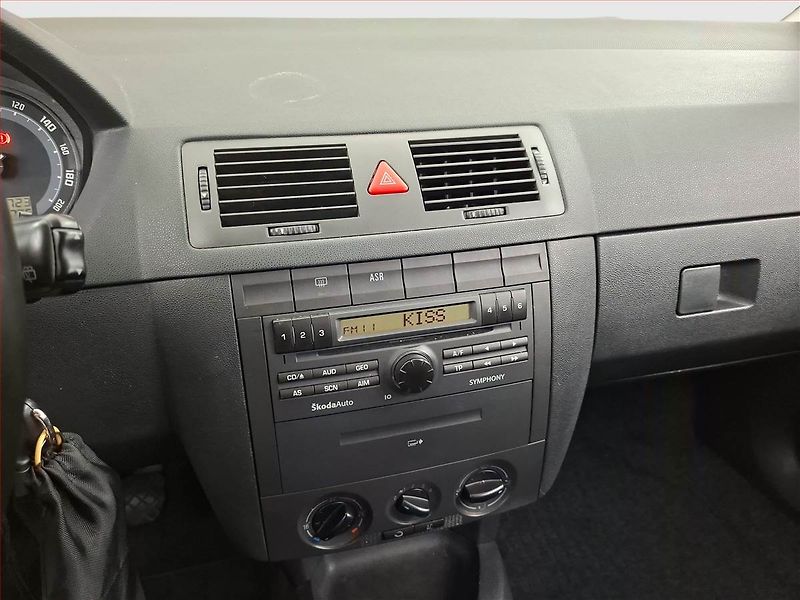 Škoda Fabia (2005) 1.4 16V, po STK, oblíbený vůz - fotka 12 z 13