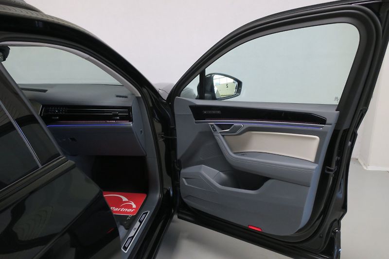 Volkswagen Touareg (2024) R-LINE 3,0TDI 210kW TOP VÝBAVA - fotka 38 z 50