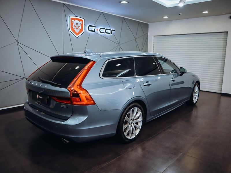 Volvo V90 D5 Momentum 173 kW AWD - fotka 5 z 28