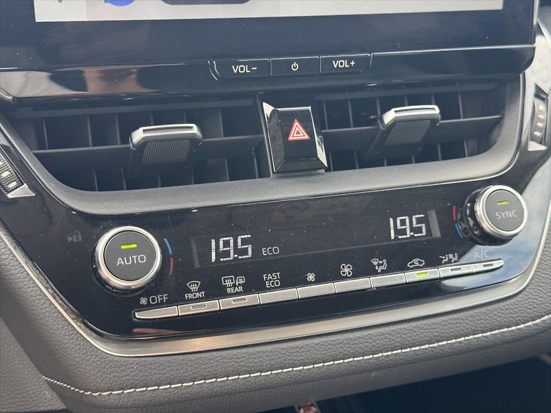 Toyota Corolla 1,8 Style, Hybrid - fotka 17 z 19