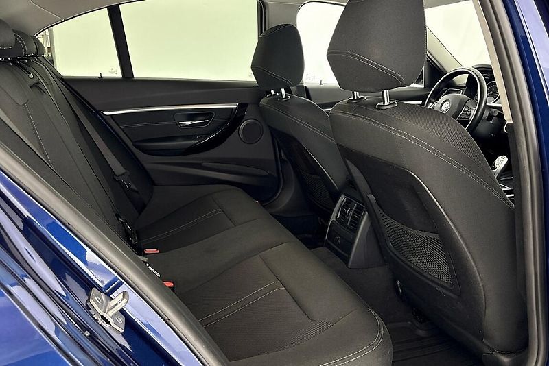BMW Řada 3 340i xDrive - fotka 10 z 23