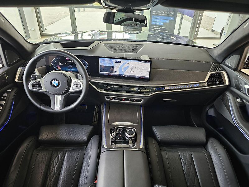 BMW X7 xDrive40d - fotka 23 z 36