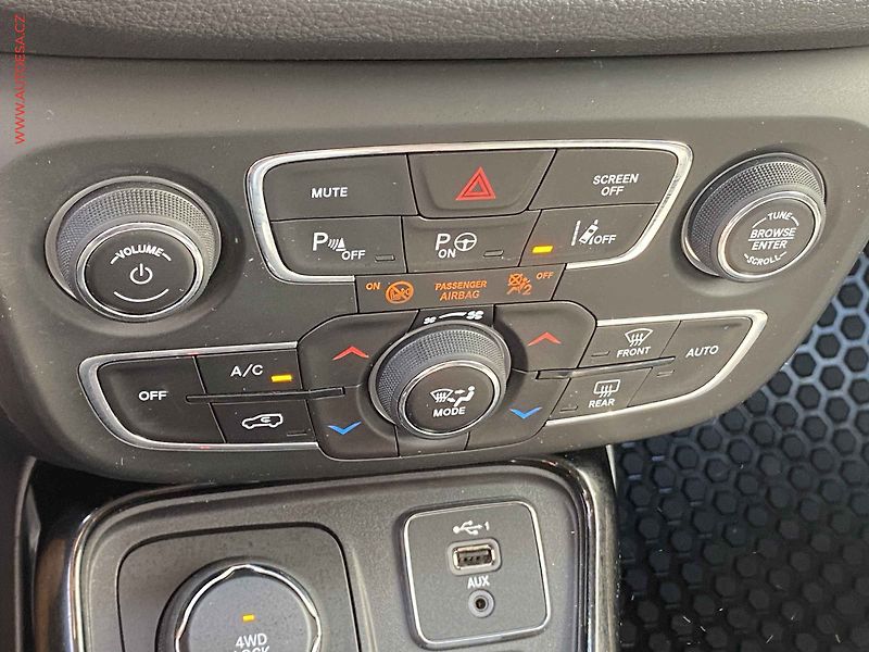 Jeep Compass (2020) 1.4T 4X4, Limited, AT, +ALU - fotka 16 z 22