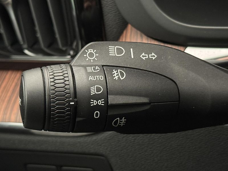 Volvo XC60 T8 AWD BRIGHT PLUS REZERVACE - fotka 31 z 48