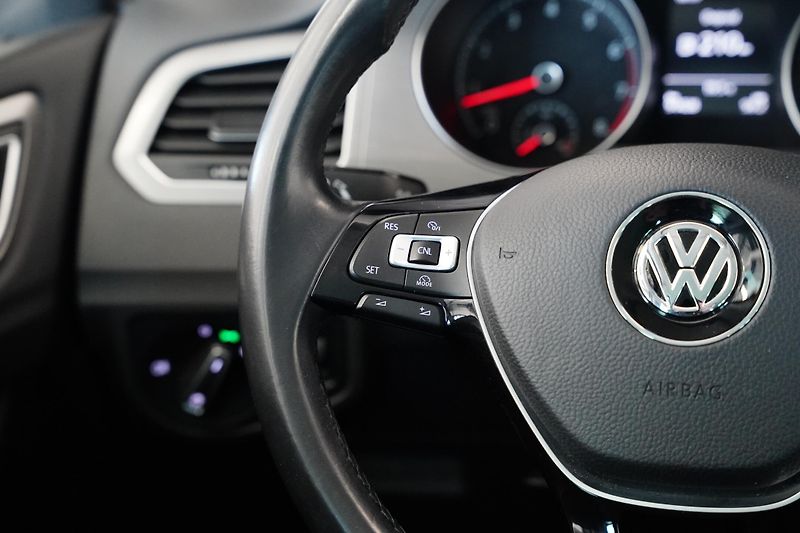 Volkswagen Golf Sportsvan - fotka 16 z 24