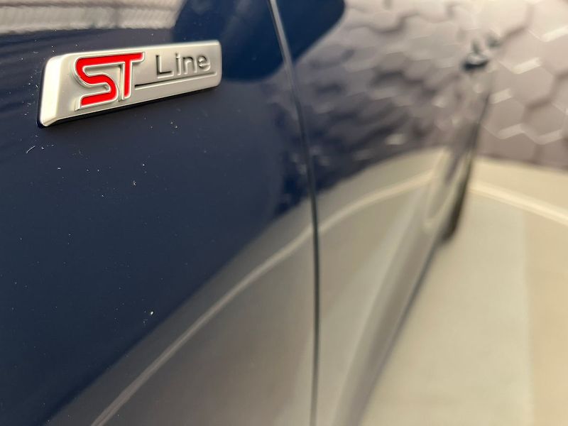 Ford Kuga 2,0 EB ST-Line 140kW AWD - fotka 36 z 55