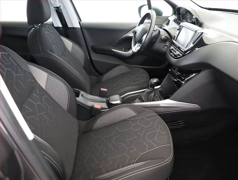 Peugeot 2008 (2019) 1.2 PureTech, ČR,1.maj - fotka 7 z 16