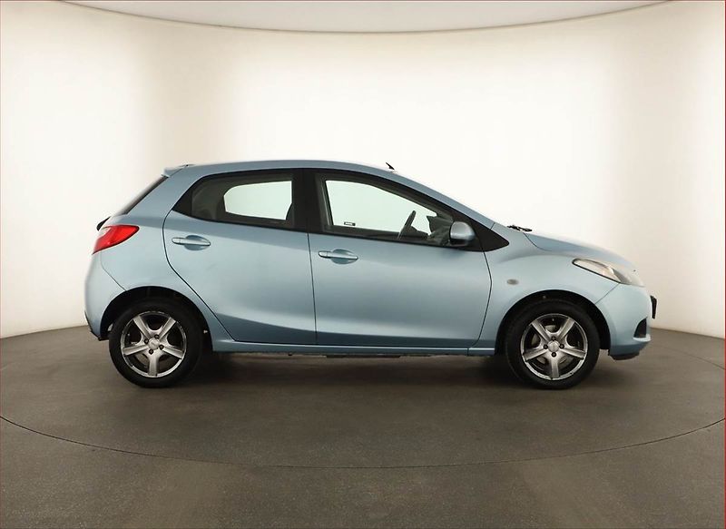 Mazda 2 (2009) 1.3 i, ČR,1.maj, jezdí výborně - fotka 6 z 13