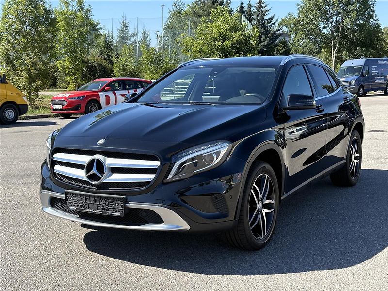 Mercedes-Benz GLA 1,6 200i 115kW Xen,Kamera,Navi - fotka 1 z 41