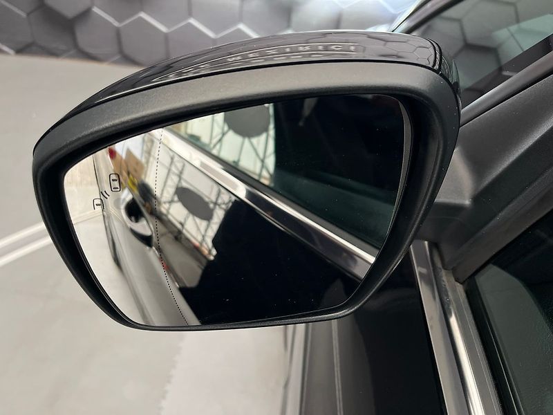 Ford S-MAX 2.0 EB Titanium manuál 7 míst - fotka 34 z 63