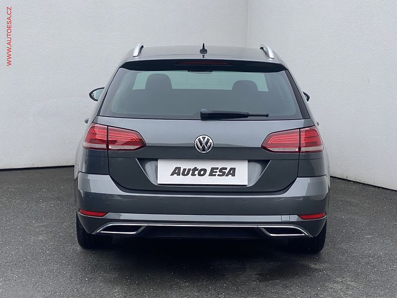 Volkswagen Golf (2018) 2.0 TDi, Highline, DSG, LED - fotka 5 z 19