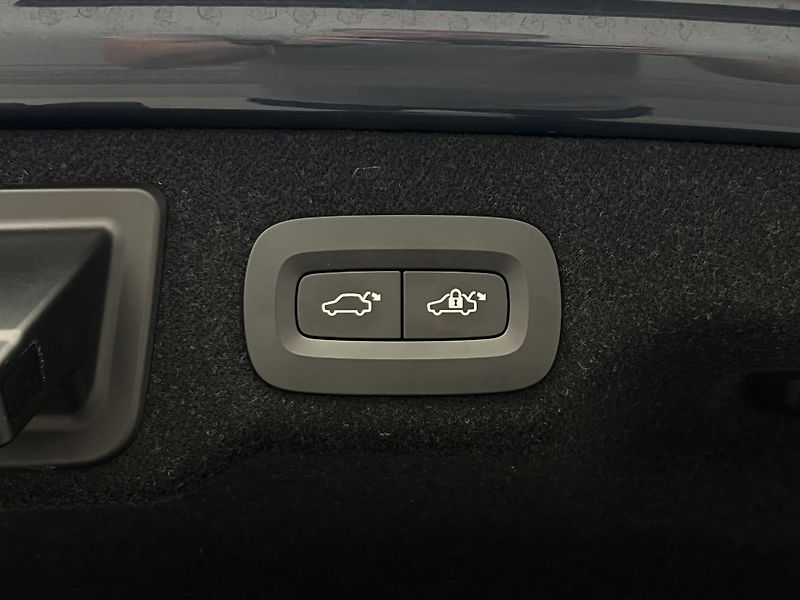 Volvo S90 D4 MOMENTUM 1. maj. - fotka 42 z 43
