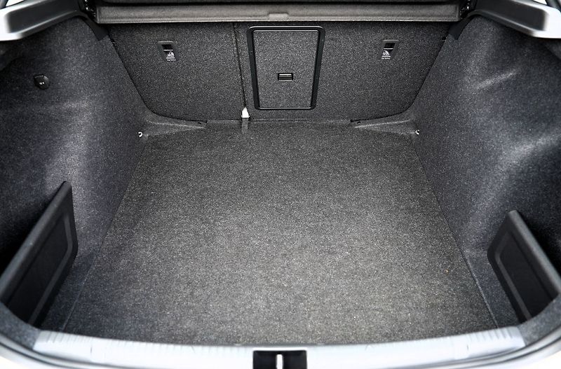 Škoda Rapid 1.0 TSI  Style, manuál, ČR - fotka 12 z 39