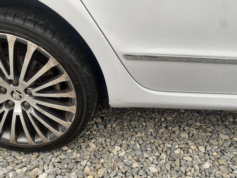 Škoda Superb 2.0TDi 4x4 170PS DSG L+K COMBI - fotka 55 z 158