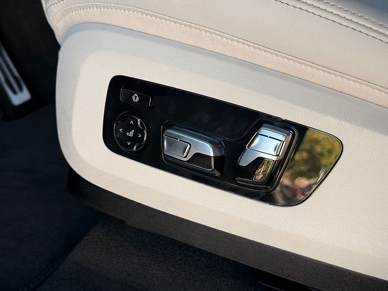 BMW X7 40d xDrive, B&W, Executive - fotka 21 z 43