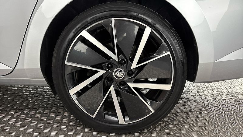 Škoda Superb 2.0 TSI DSG Style Combi - fotka 19 z 30