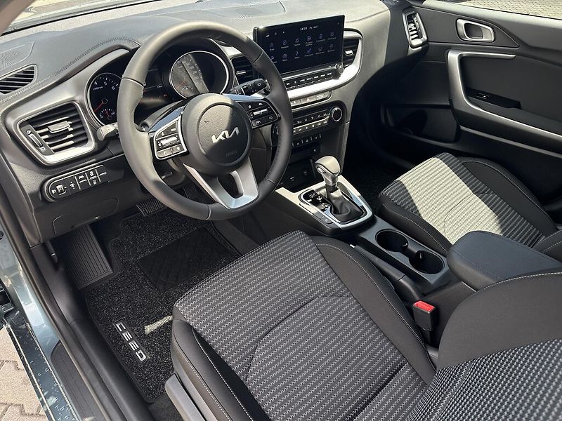 Kia Ceed (2025) 1,5 T-GDI 7DCT 103 kW TOP - fotka 4 z 6