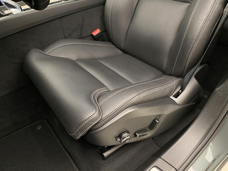 Volvo XC60 T8 AWD RECHARGE DARK ULTRA CZ - fotka 25 z 59
