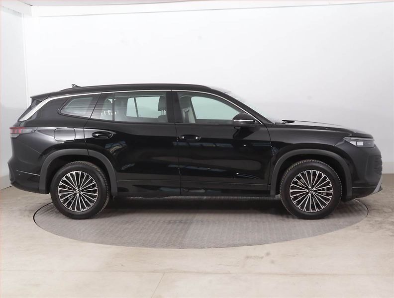 Volkswagen Tayron (2026) 1.5 eTSI - fotka 6 z 19