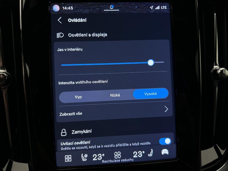 Volvo V60 T6 AWD DARK PLUS RECHARGE AUT - fotka 38 z 48