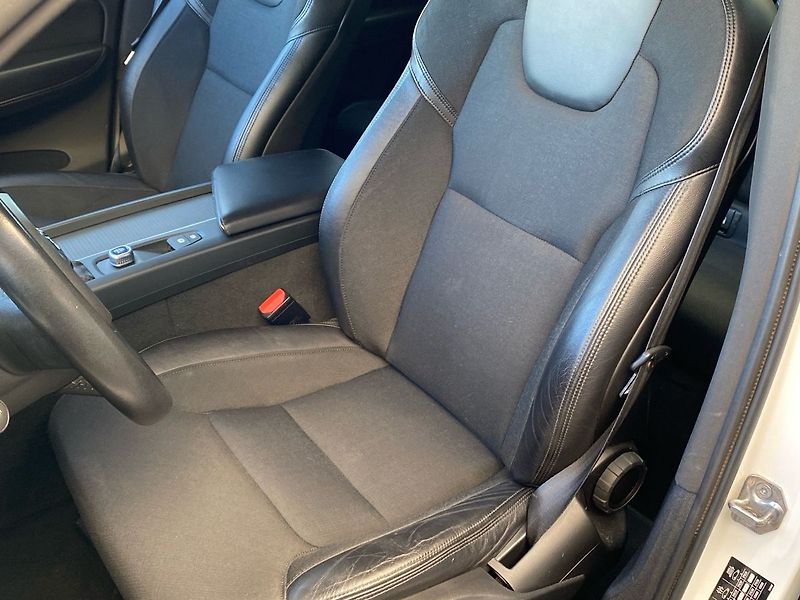 Volvo XC60 D4 AWD MOMENTUM - fotka 6 z 26
