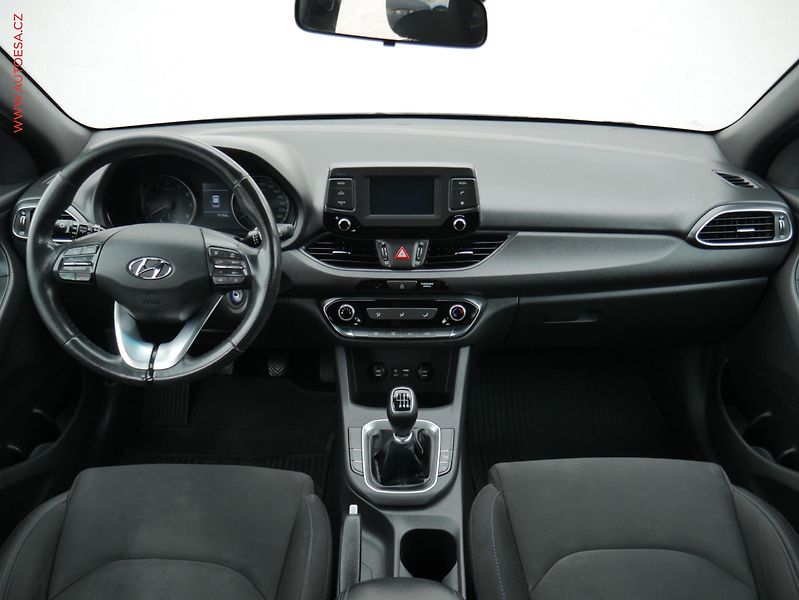 Hyundai i30 (2018) 1.4T-GDi, 2.maj,ČR, AC, park - fotka 8 z 21
