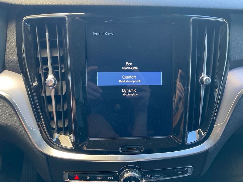 Volvo V60 D3 AWD MOM PRO - fotka 20 z 26