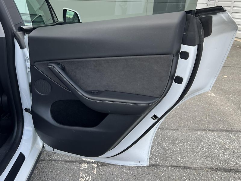 Tesla Model Y Long Range, Tažné, 90% SOH - fotka 18 z 21