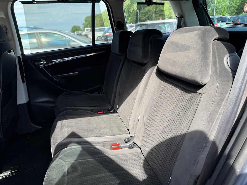 Citroën Grand C4 Picasso 1.6 HDI 7MIST - fotka 12 z 20