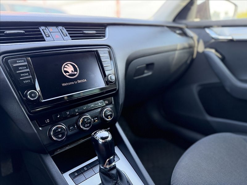 Škoda Octavia TDI DSG F1 NAVI, EL.KUFR - fotka 15 z 34