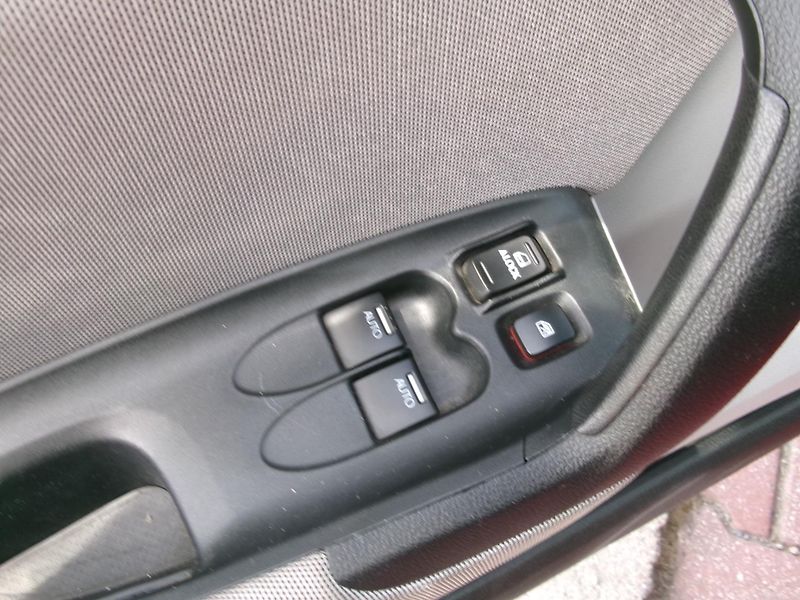 Honda CR-Z (2011) 1,5i VTEC HYBRID AC ALU - fotka 10 z 25