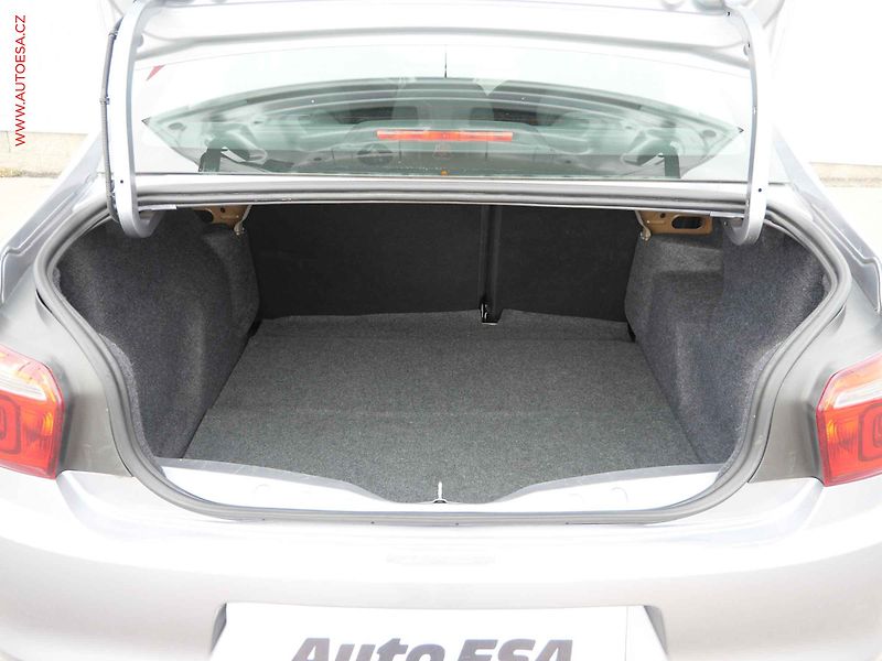 Citroën C-Elysée (2019) 1.2 PT, ČR, AC, tempo - fotka 7 z 17