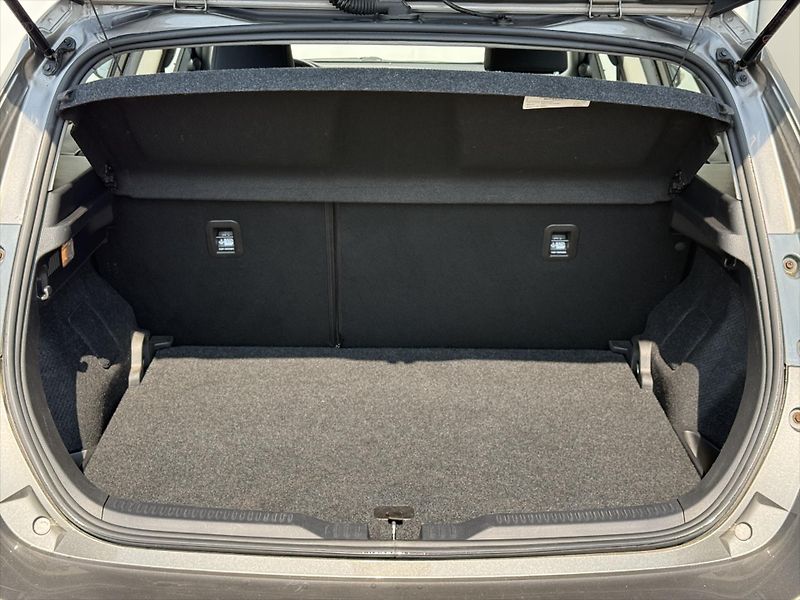 Toyota Auris 1,6 Active Trend - fotka 19 z 19