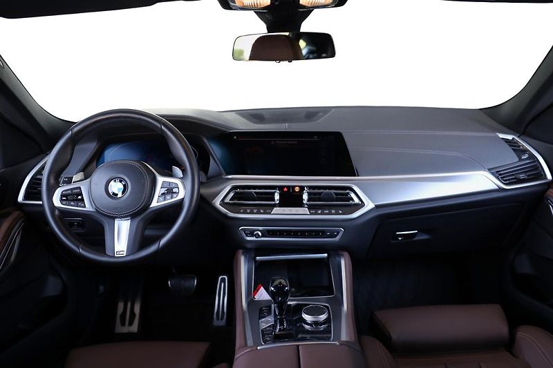BMW X6 xDrive40d - fotka 11 z 15