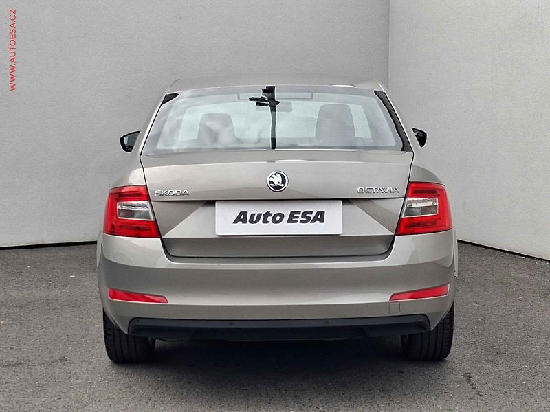 Škoda Octavia (2014) 2.0 TDi, 2.maj,ČR, Style - fotka 5 z 16