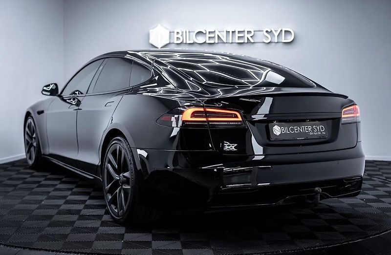Tesla Model S Plaid AWD Tažné Yoke Panorama - fotka 10 z 25