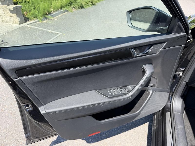 Škoda Superb 2,0TDi 147kW L&K 4x4 aut navi  - fotka 16 z 26