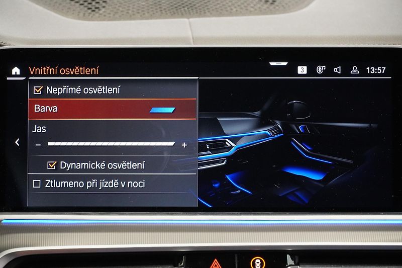 BMW X5 Xdrive30d,M-paket,DPH,HUD - fotka 36 z 42
