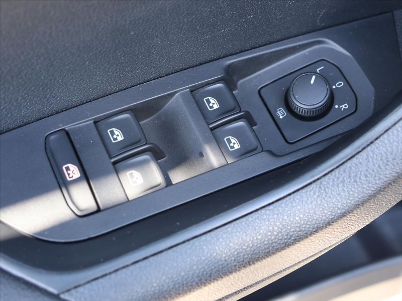 Škoda Karoq 2,0 TDI LED Navi CZ DPH 1.Maj - fotka 15 z 32