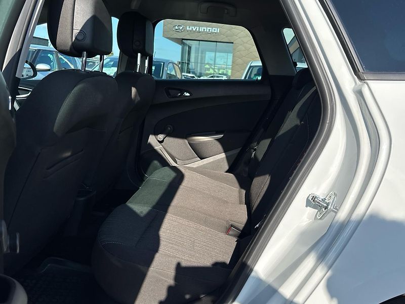 Opel Astra Kombi - fotka 8 z 20