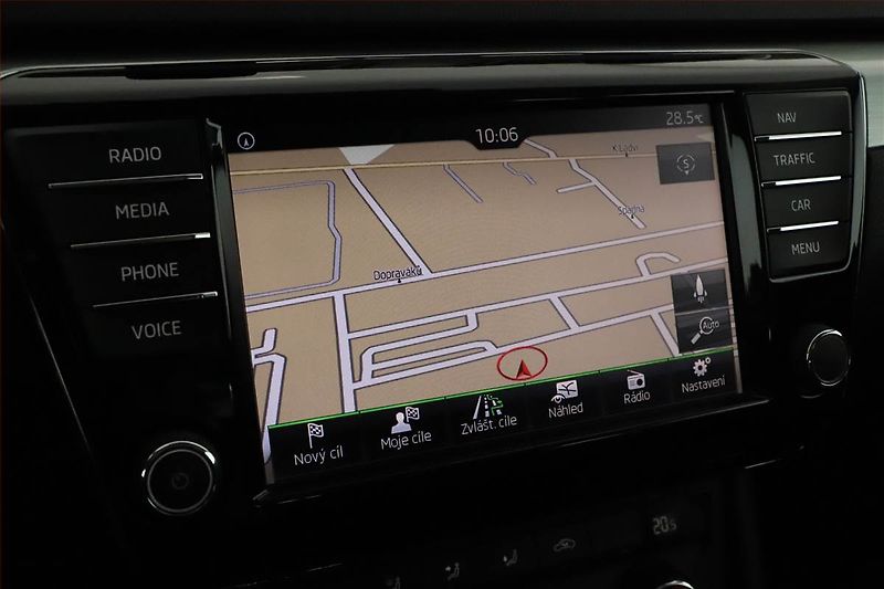 Škoda Superb (2016) 1.6 TDI, Xenony, Tempomat - fotka 10 z 15
