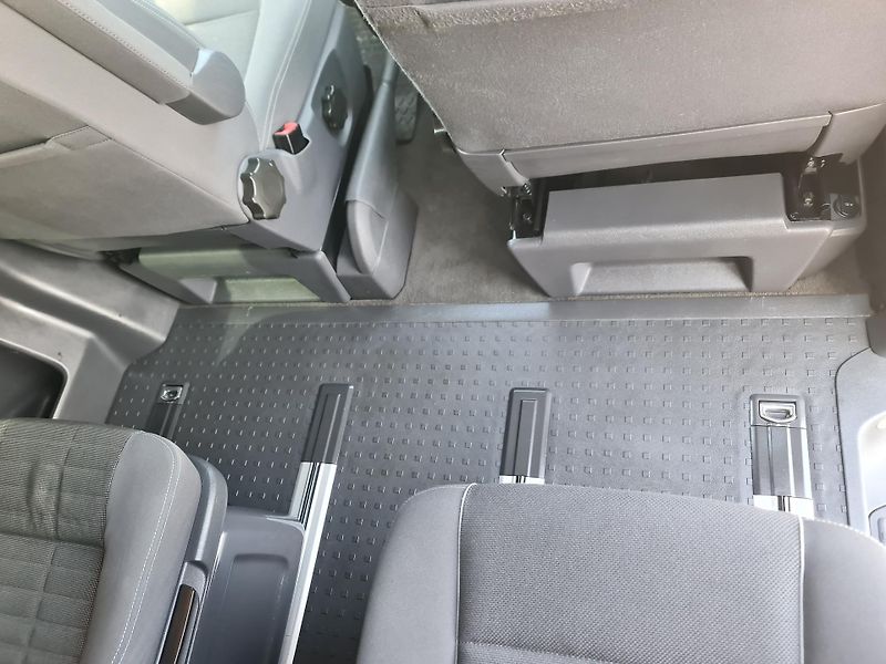Volkswagen Multivan (2011) 2.0 TDi 103-KW WEBAST OLOMOUC - fotka 64 z 109