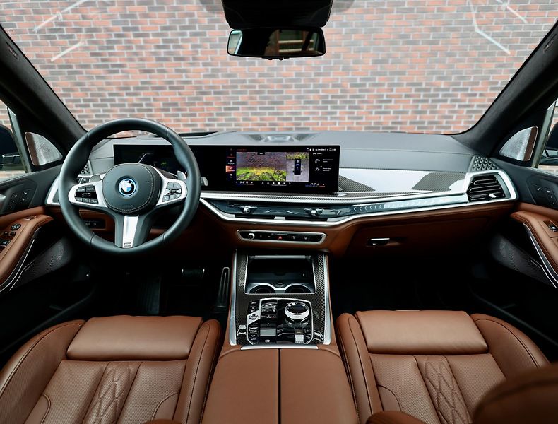 BMW X5 (2025) 50e xDrive M SPORT Individual - fotka 3 z 53