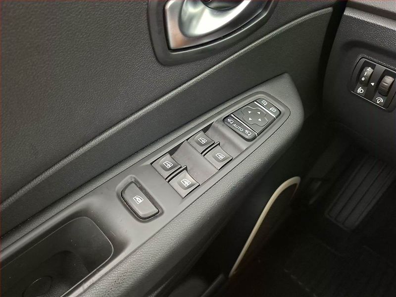 Renault Captur (2017) 1.2 TCe, Automat, Serv.kniha - fotka 16 z 17