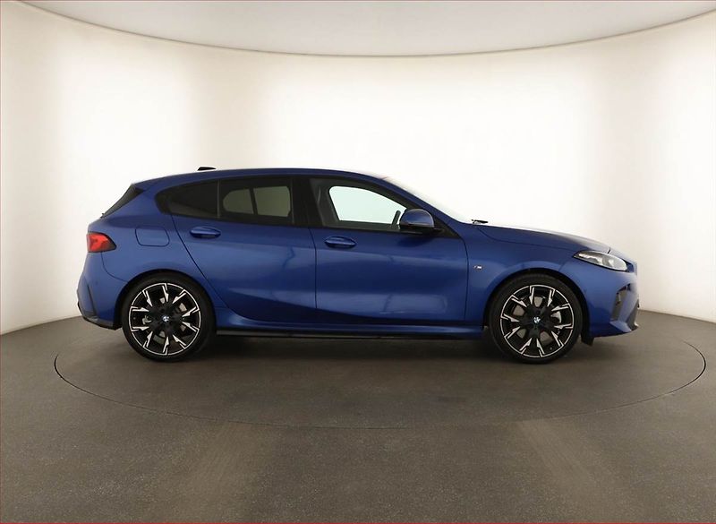 BMW Řada 1 (2025) 123 xDrive - fotka 6 z 17